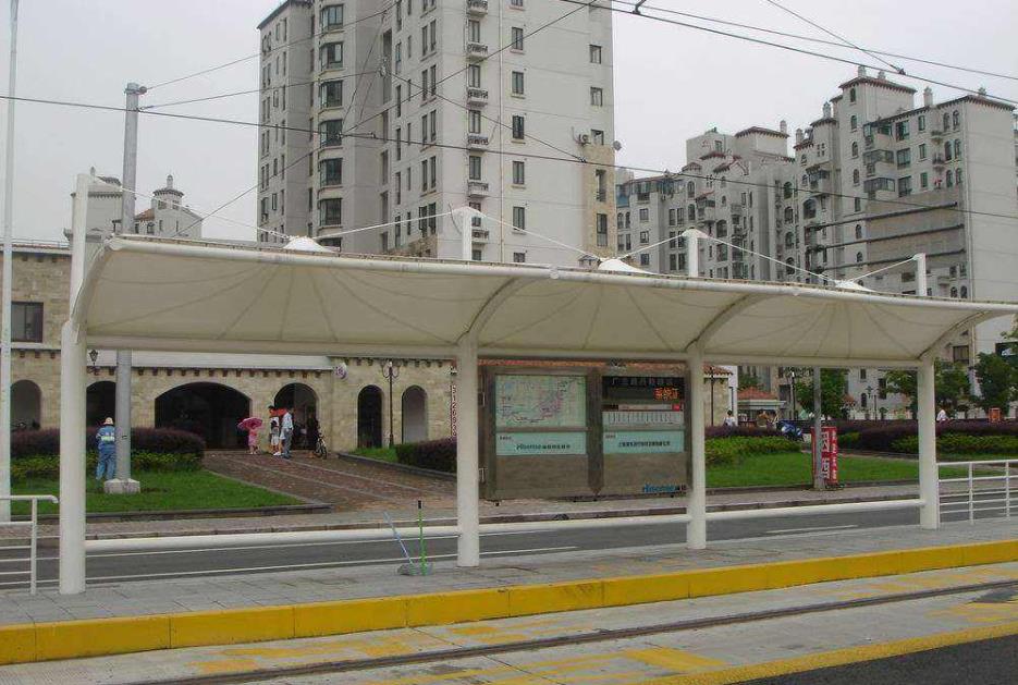 公交站臺膜結(jié)構(gòu)車棚